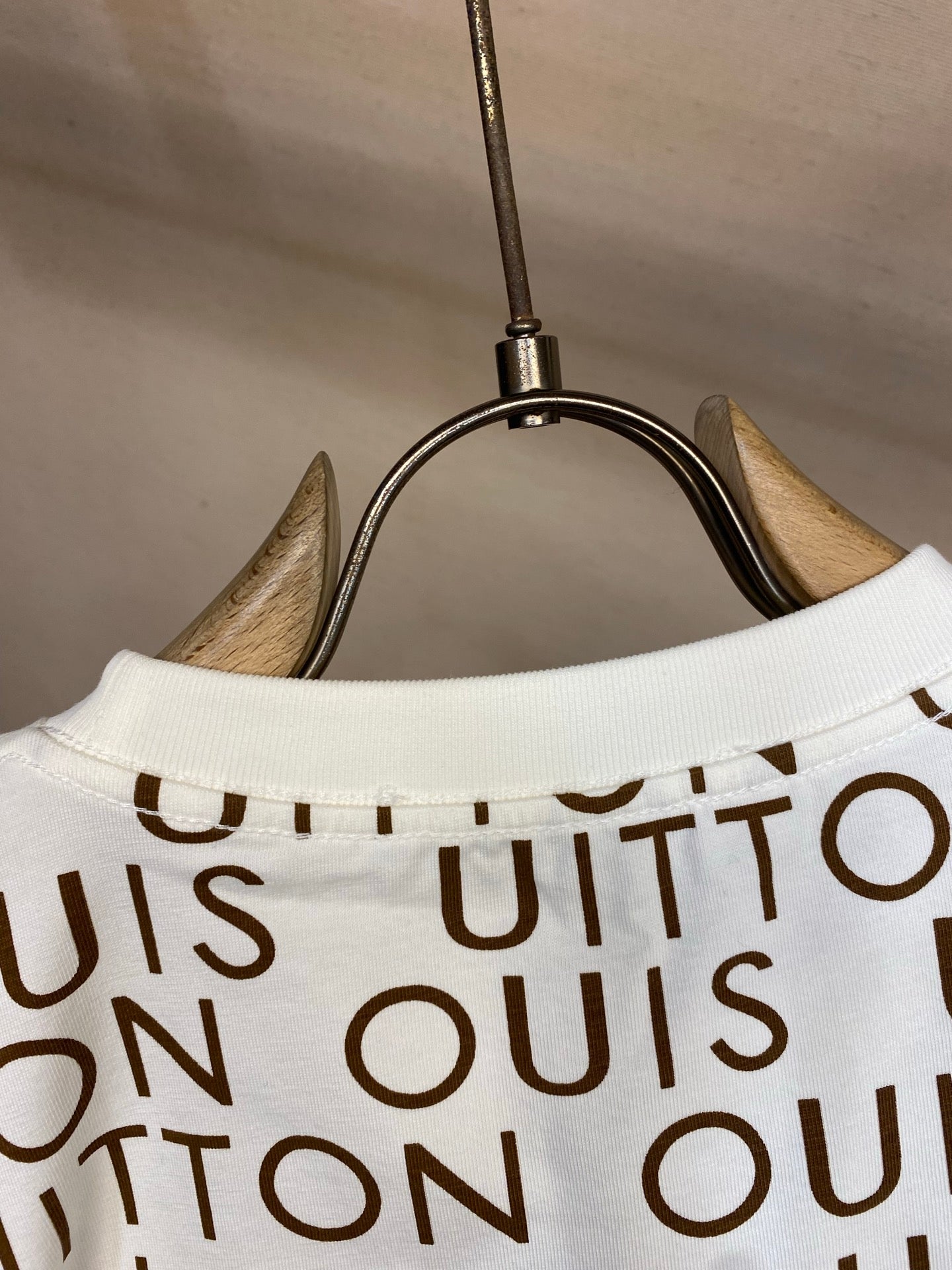 Louis Vuitton logo T-shirt collar, white with brown monogram print stripe