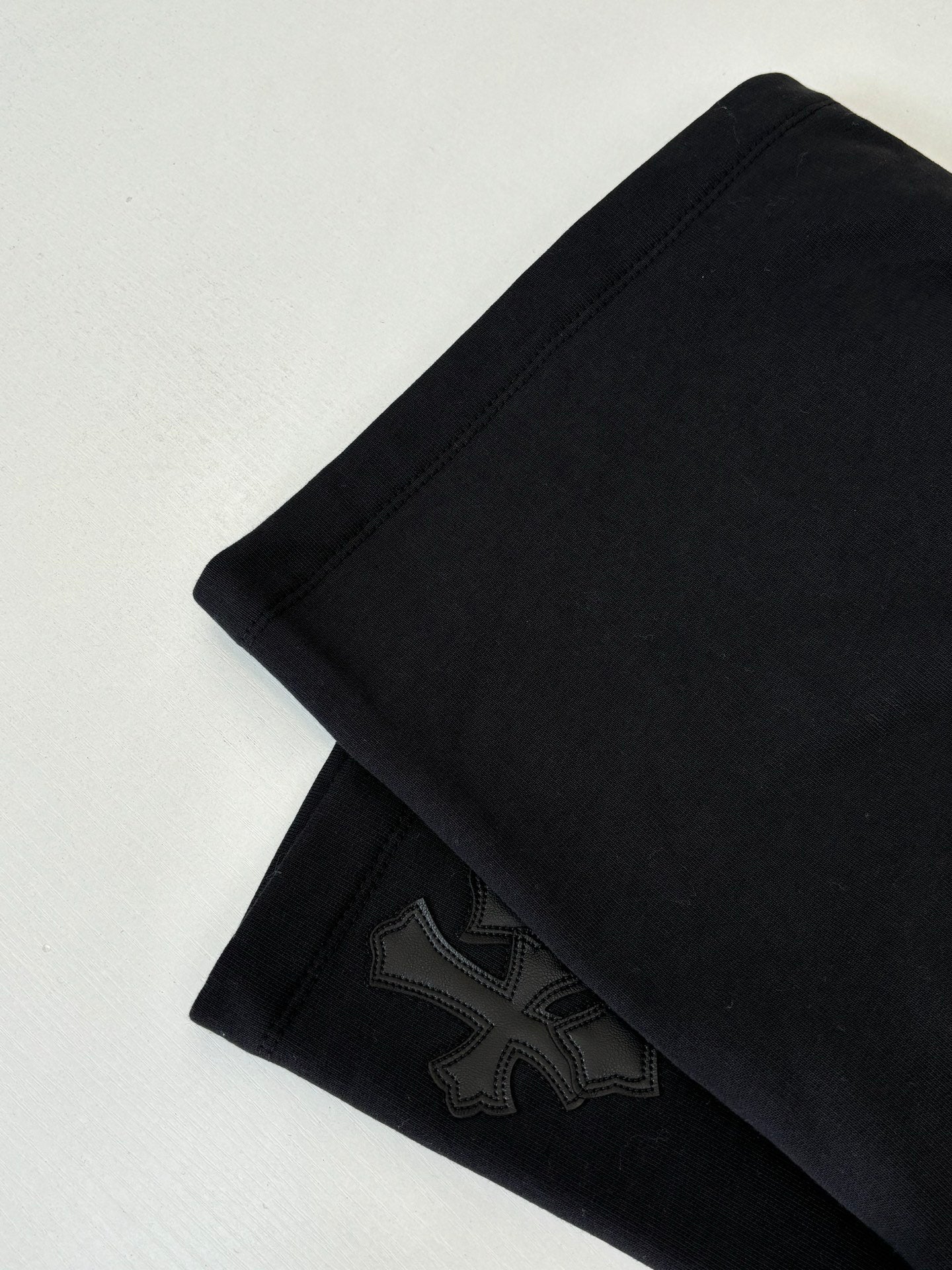 Black shorts with embroidered lower side graphic detail