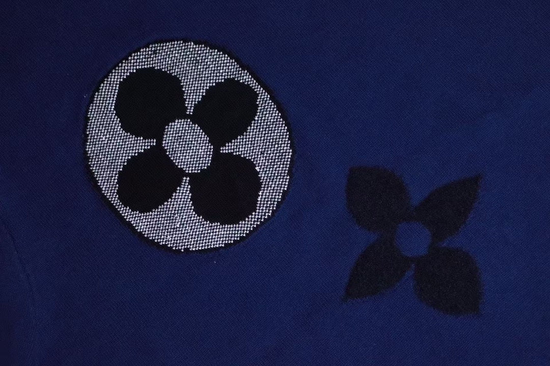 Louis Vuitton short-sleeve T-shirt close-up of sequin-style floral emblem