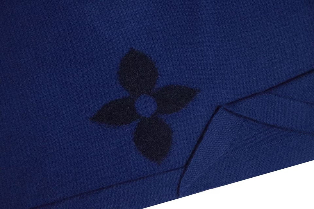 Louis Vuitton short-sleeve T-shirt close-up of floral print on sleeve