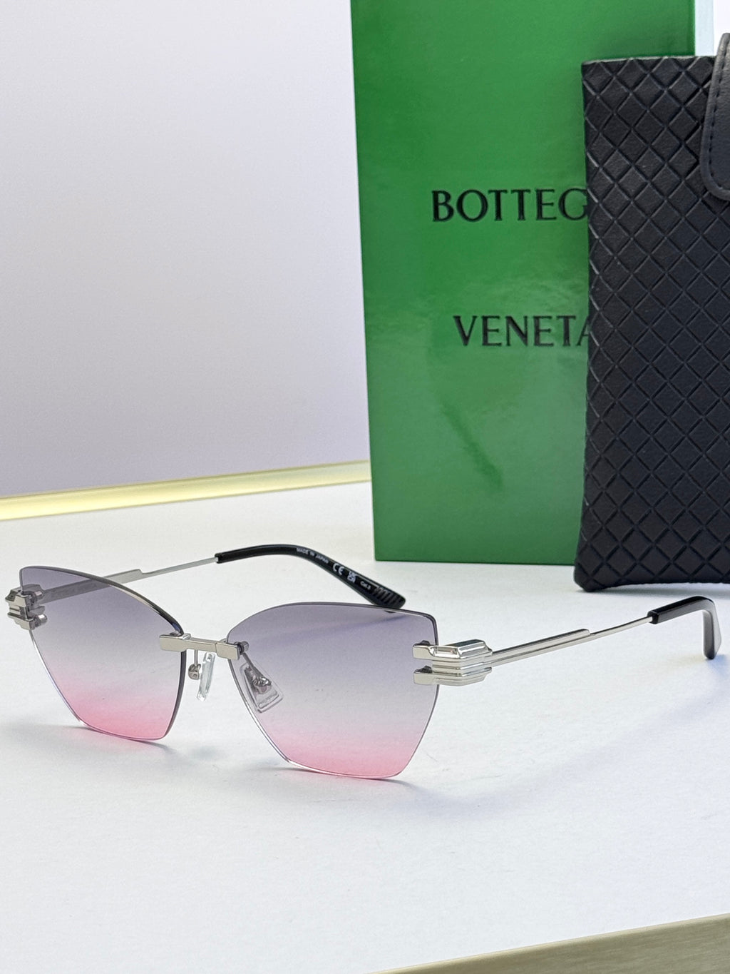 Bottega Veneta sunglasses with gradient silver-gray lenses, gray frame and black temple tips