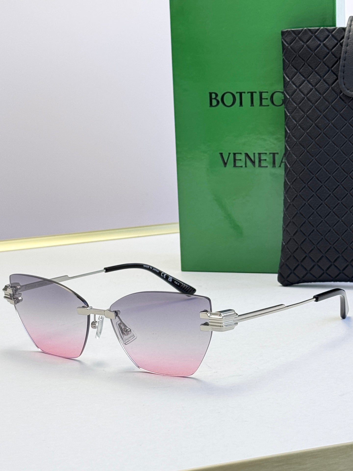 Bottega Veneta sunglasses with gradient silver-gray lenses, gray frame and black temple tips