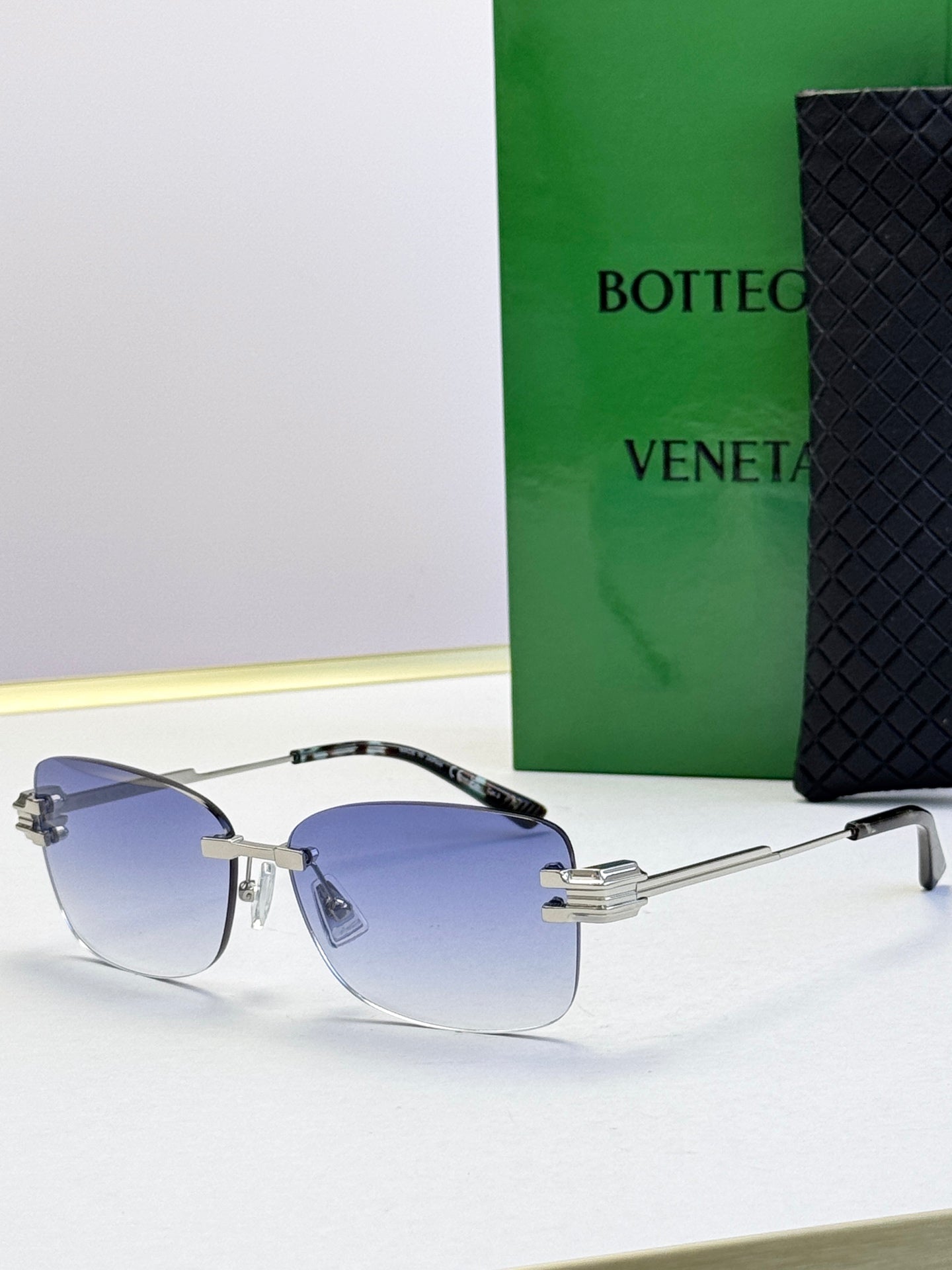 Bottega Veneta sunglasses with silver frame and blue gradient lenses