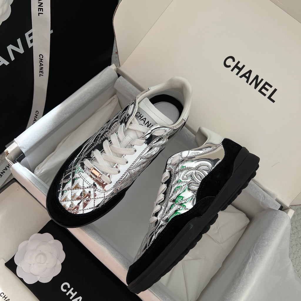 Low-top sneakers in metallic silver with white laces and dark heel panel