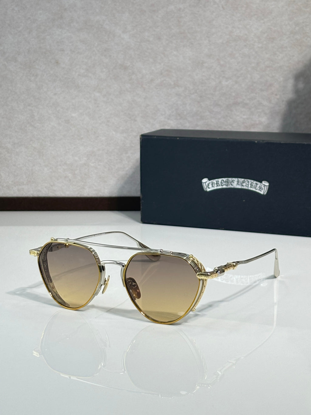 Chrome glasses with amber lenses and metal frame, round oversized shape