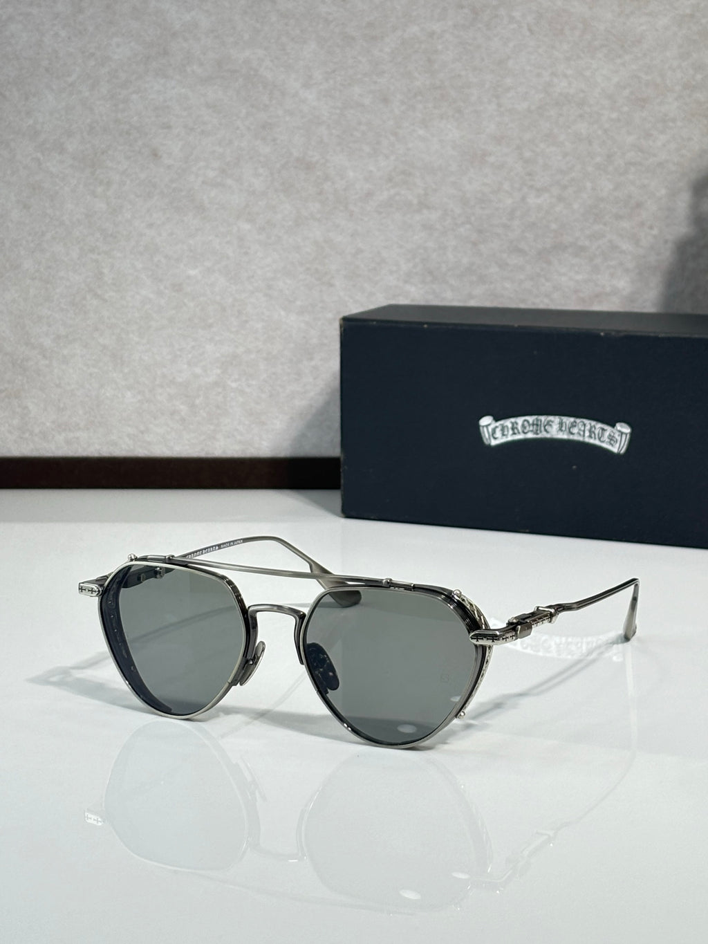 Chrome glasses with smoky dark lenses and metal frame, round oversized shape