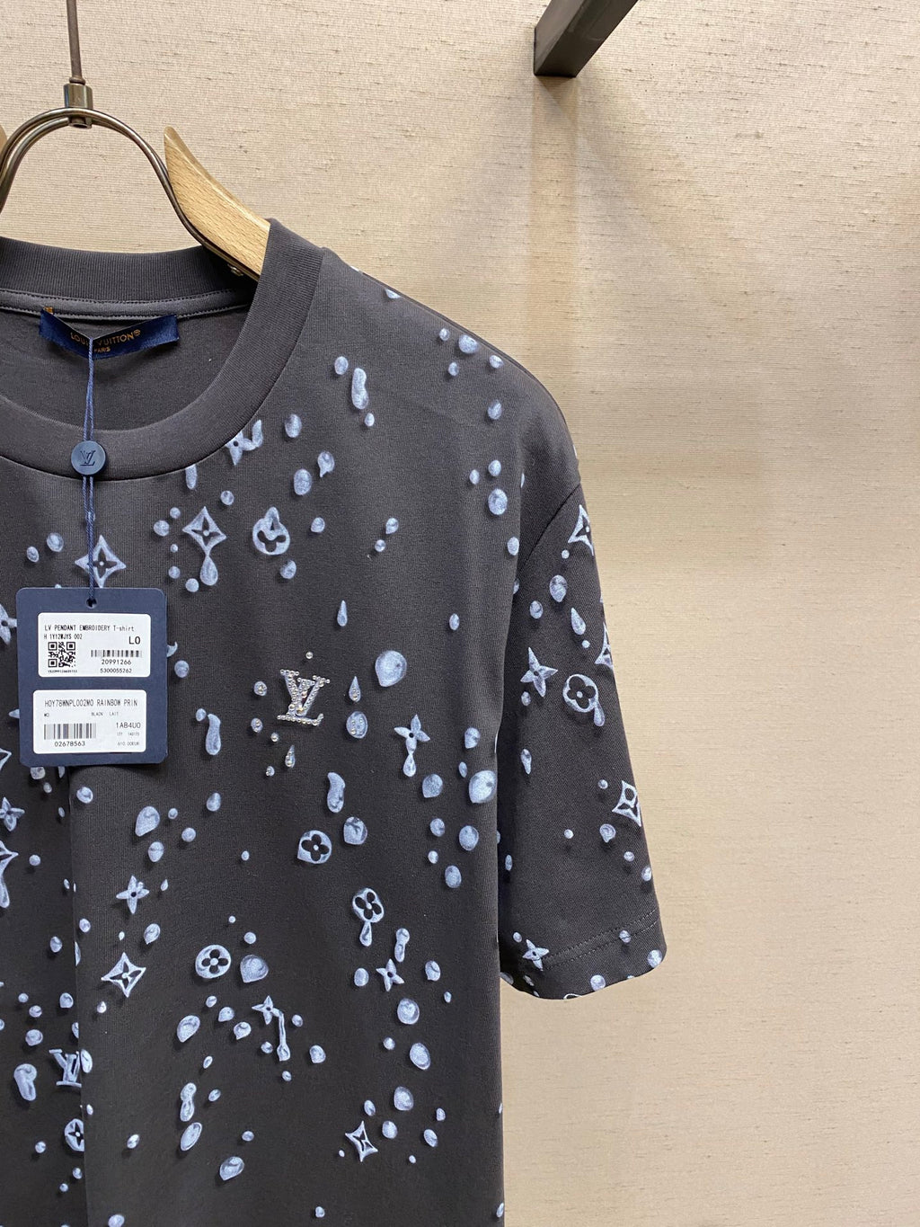 Louis Vuitton dark short-sleeve T-shirt with logo print, visible size and product tags