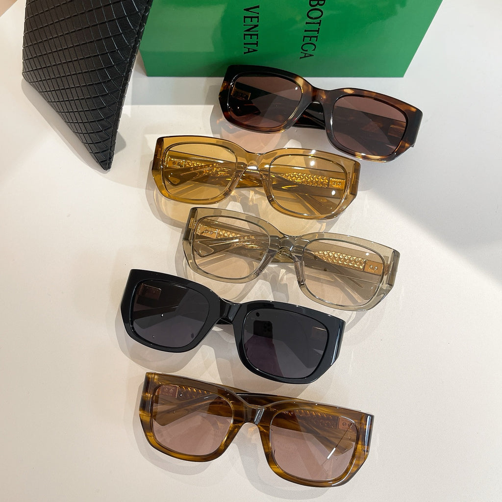 Assorted sunglasses set with four square-frame styles, plus black textured case