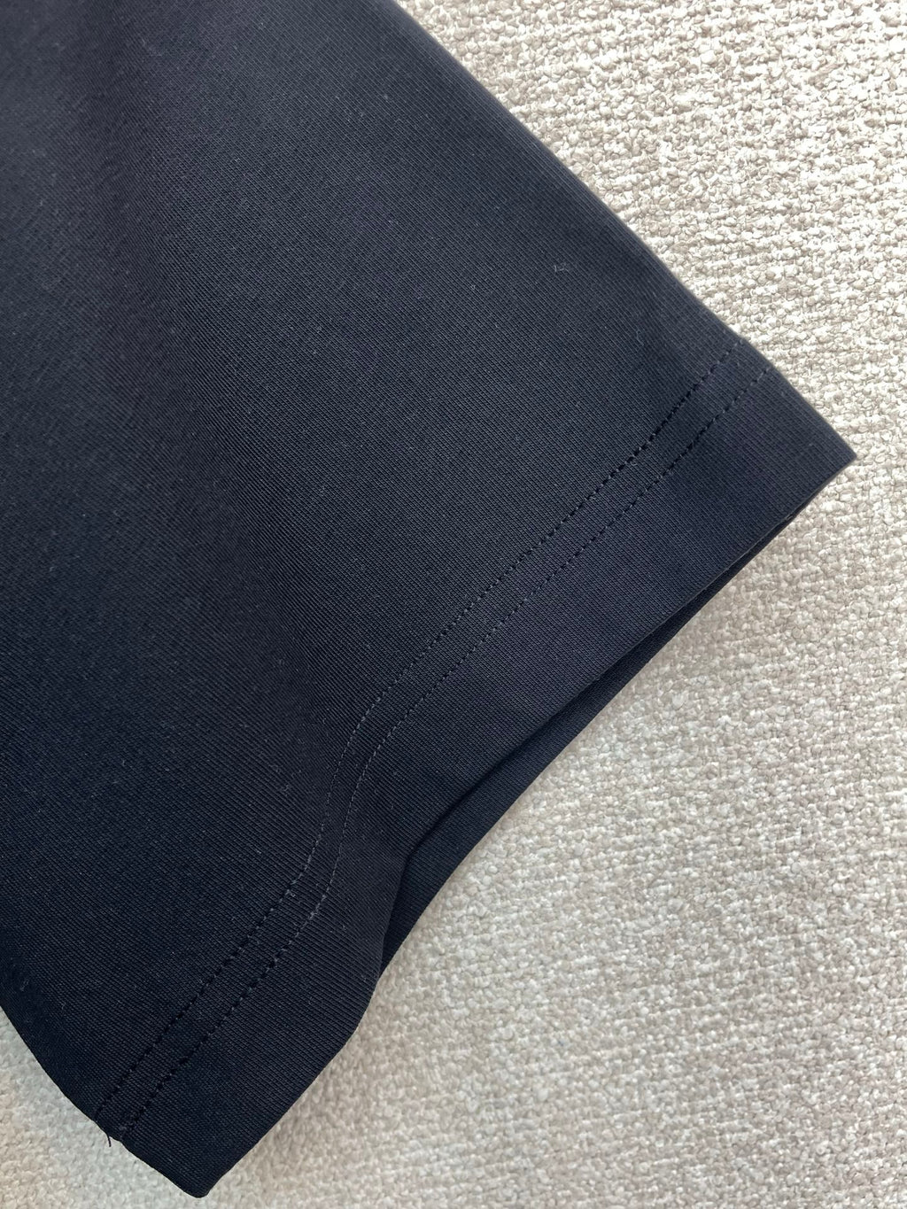 Versace dark T-shirt sleeve and side hem, short cuff