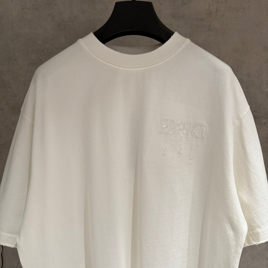 White Dior short-sleeve T-shirt front chest logo close-up