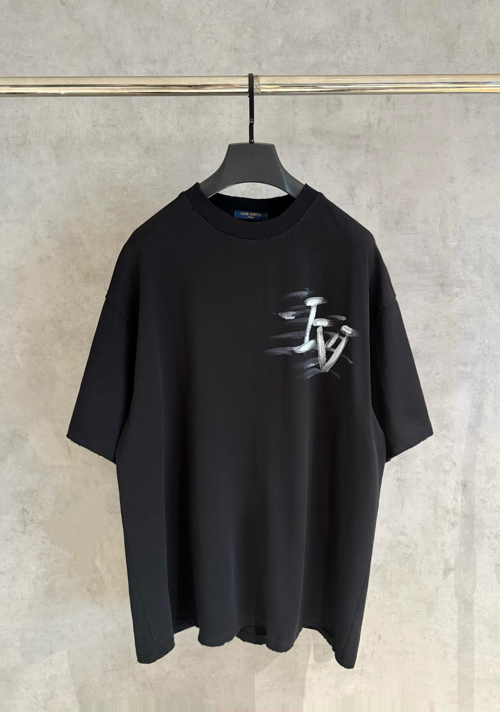 Louis Vuitton black short-sleeve T-shirt with white logo print on front