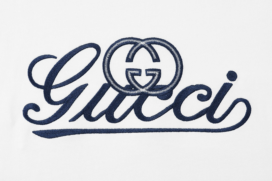 Gucci T-shirt chest logo in blue thread on white fabric