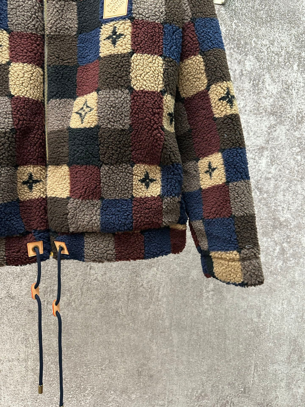 Long-sleeve check sherpa jacket, lower front hem with adjustable drawstring ties