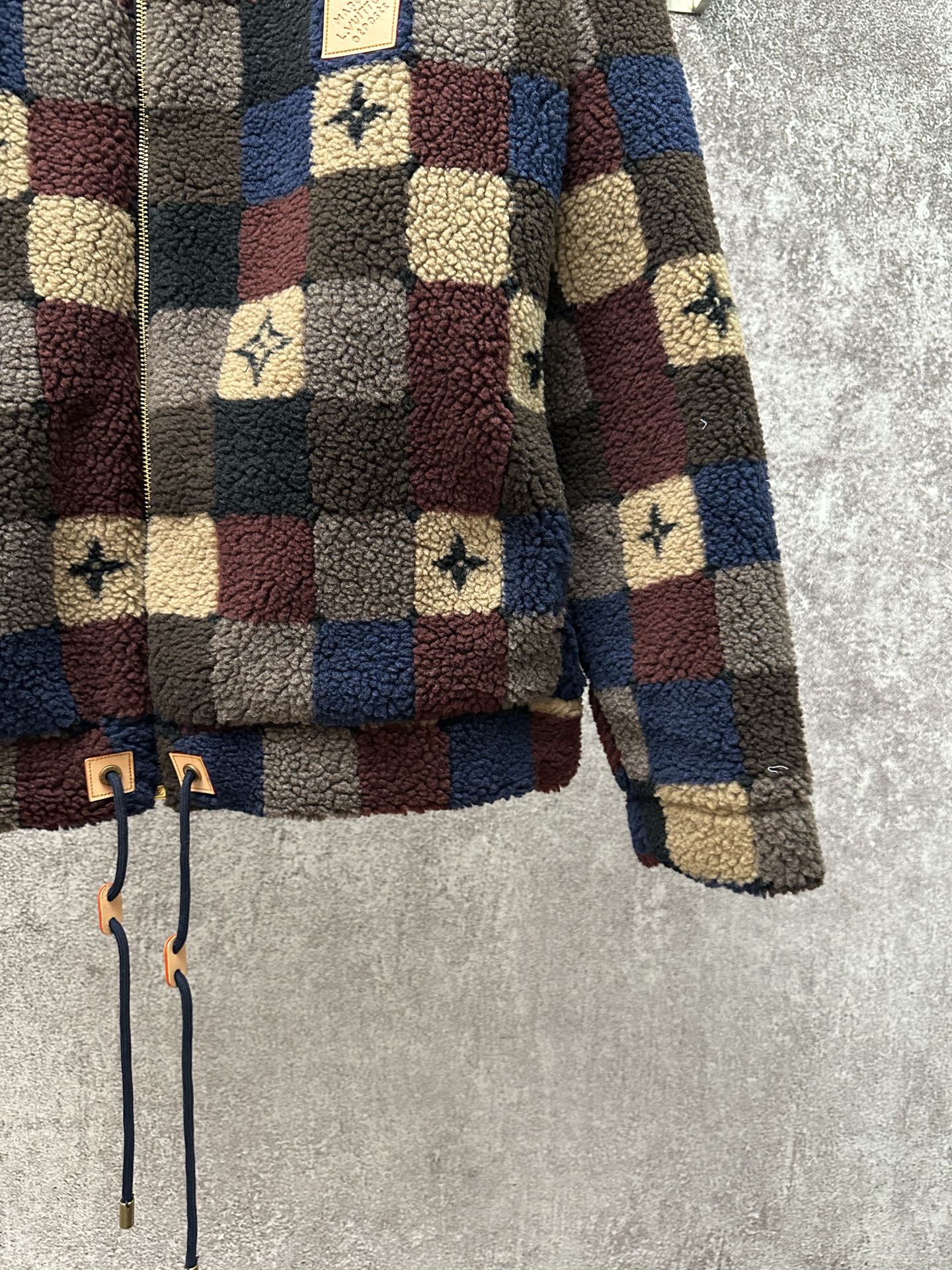 Long-sleeve check sherpa jacket, lower front hem with adjustable drawstring ties