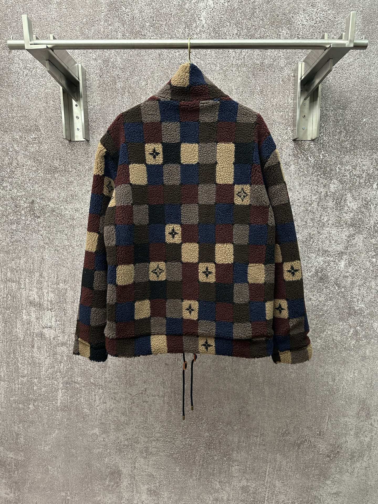 Long-sleeve check sherpa jacket, back view, full zip and adjustable drawstring hem