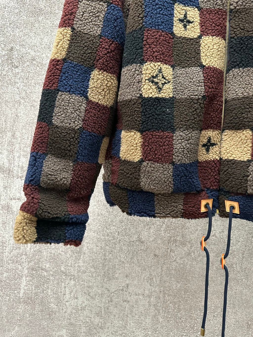 Long-sleeve check sherpa jacket, cuffs and hem with two drawstring ties