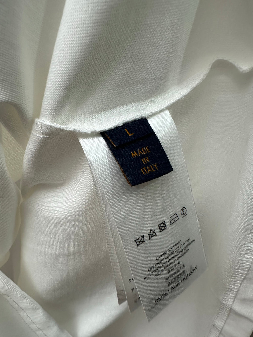 Louis Vuitton white T-shirt with fabric care label and size tag