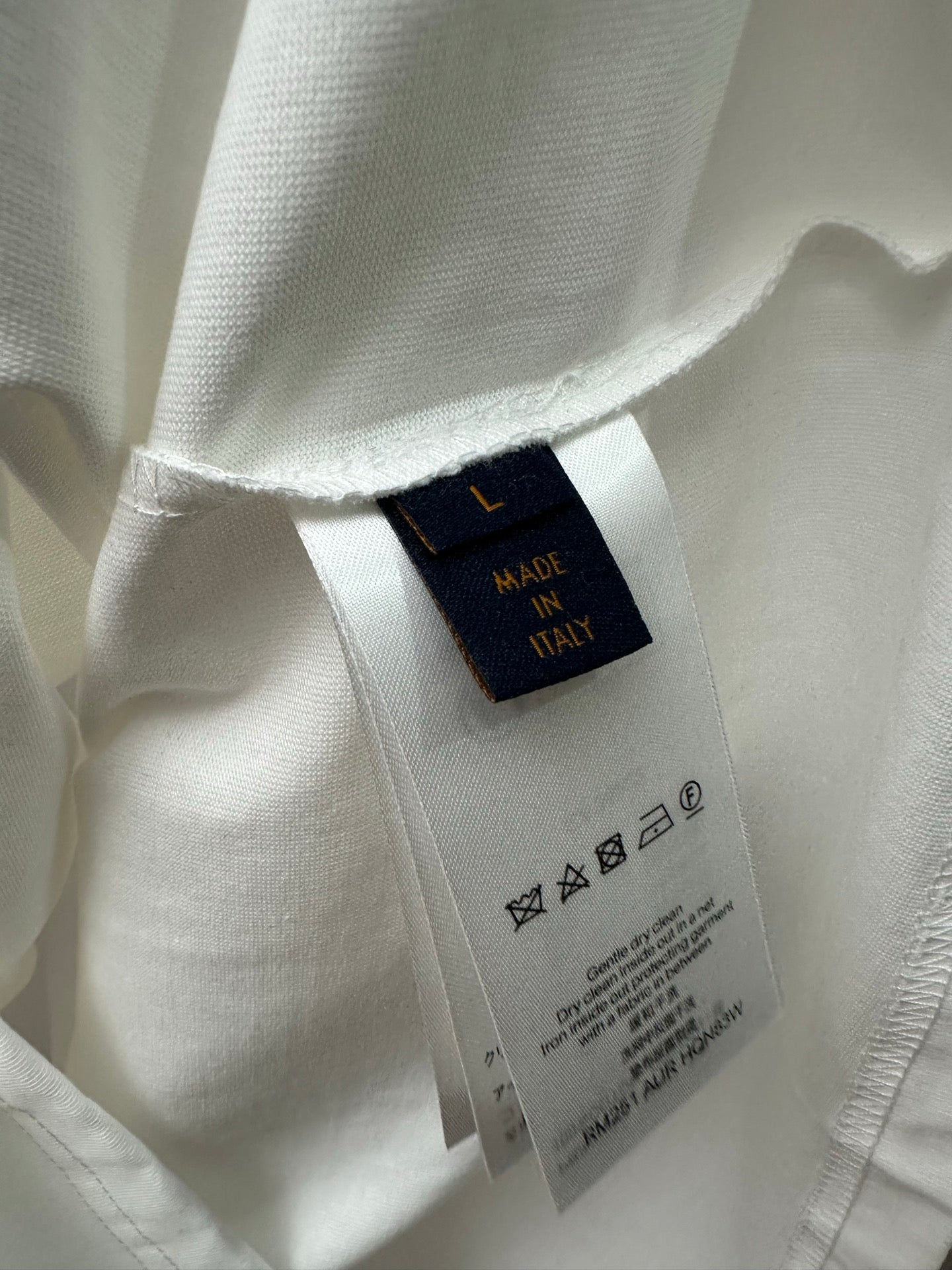 Louis Vuitton white T-shirt with fabric care label and size tag