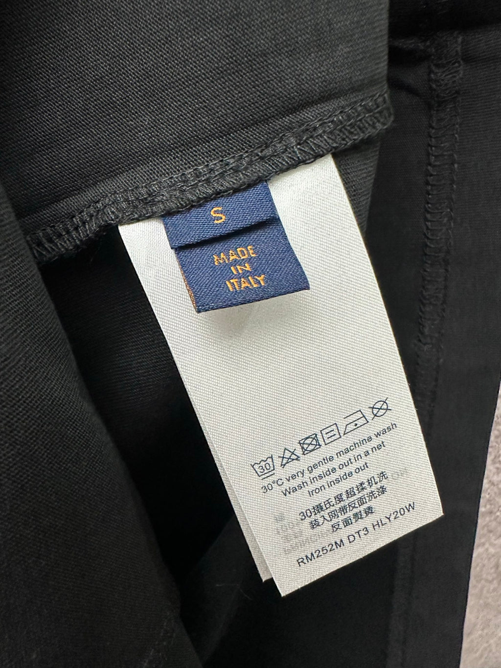 Interior clothing tag: size S, Made in Italy, and fabric care instructions