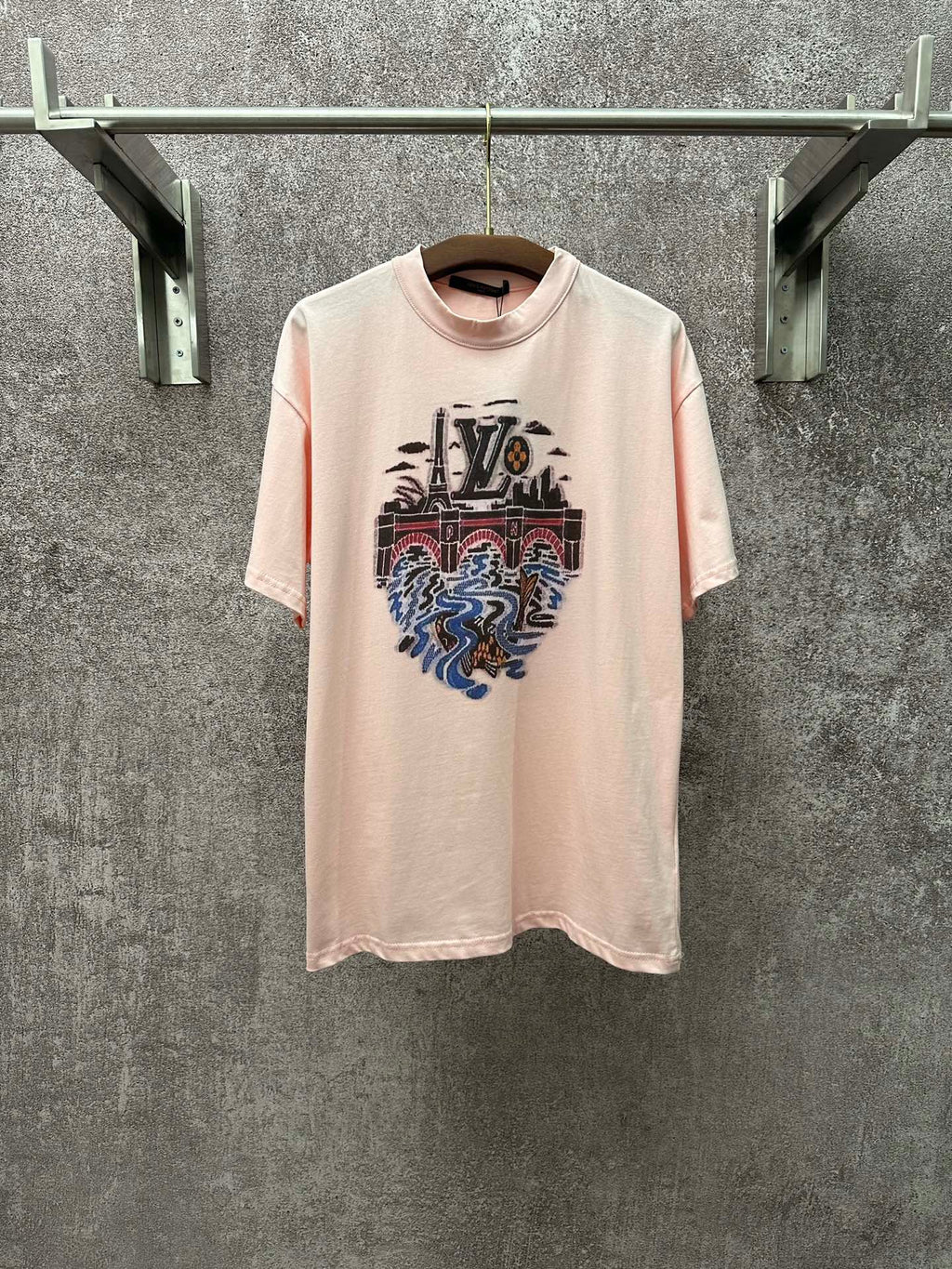 Louis Vuitton pale pink T-shirt with LV graphic print, crew neck and short sleeves