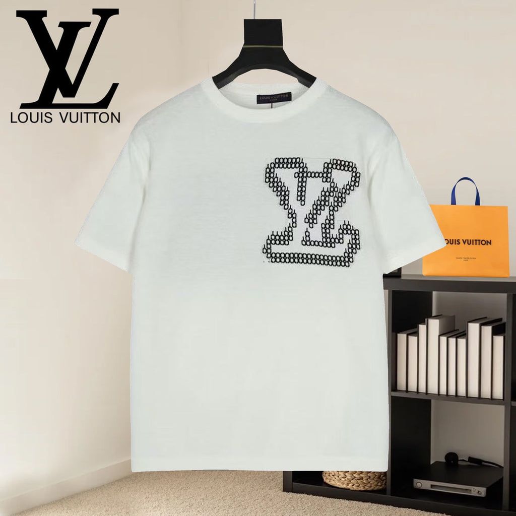 Light blue short-sleeve T-shirt with black LV heart motif on chest