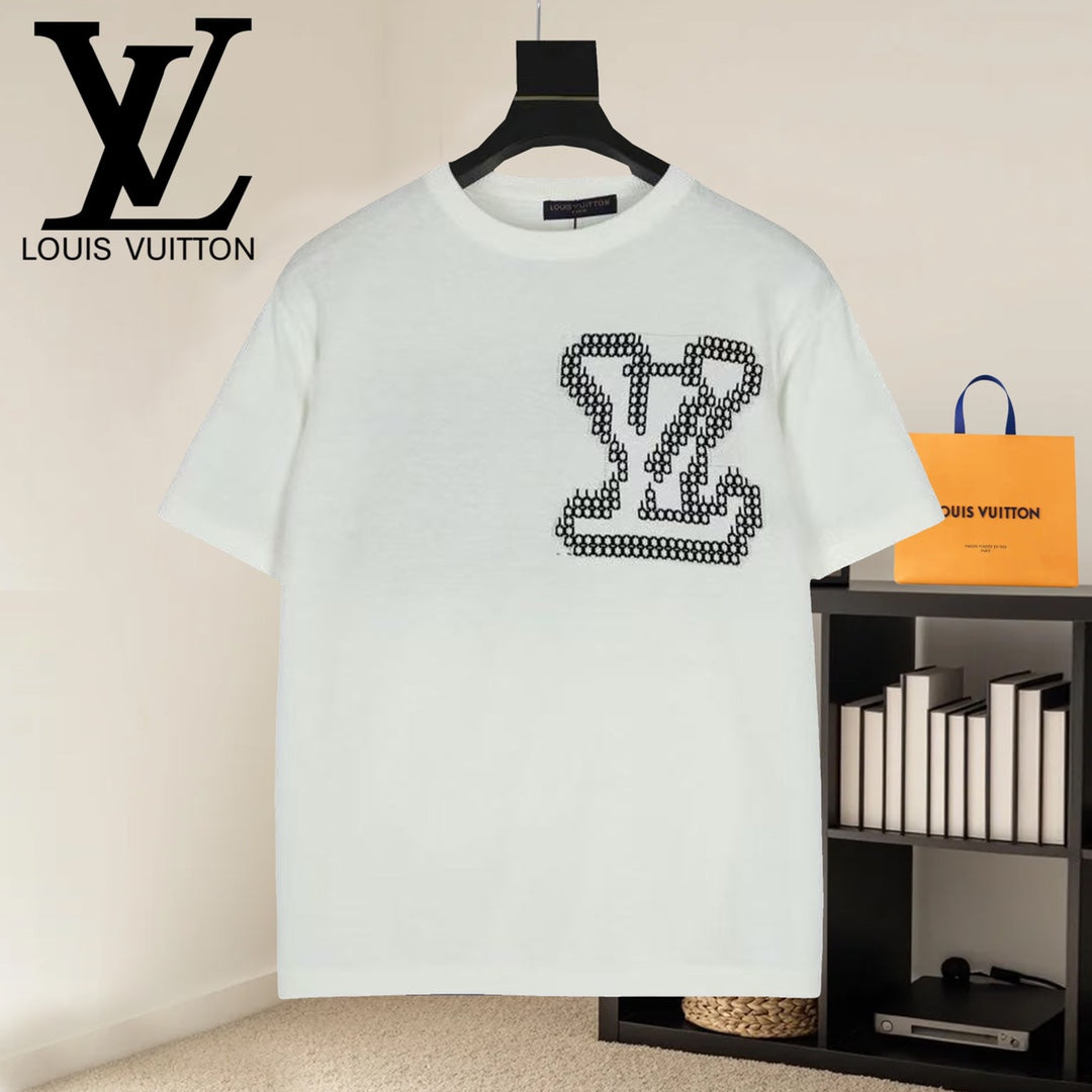 Light blue short-sleeve T-shirt with black LV heart motif on chest