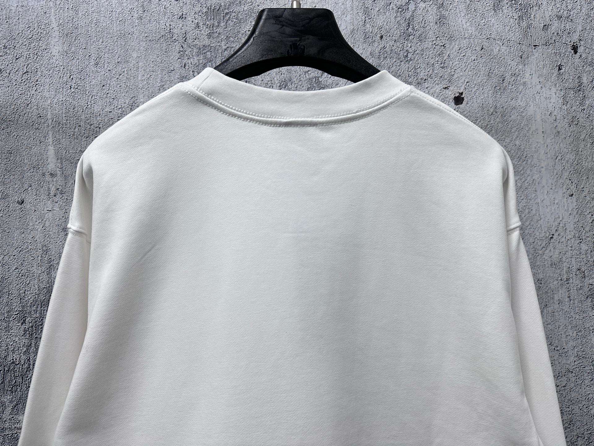 White long-sleeve sweatshirt back, plain design with ribbed cuffs