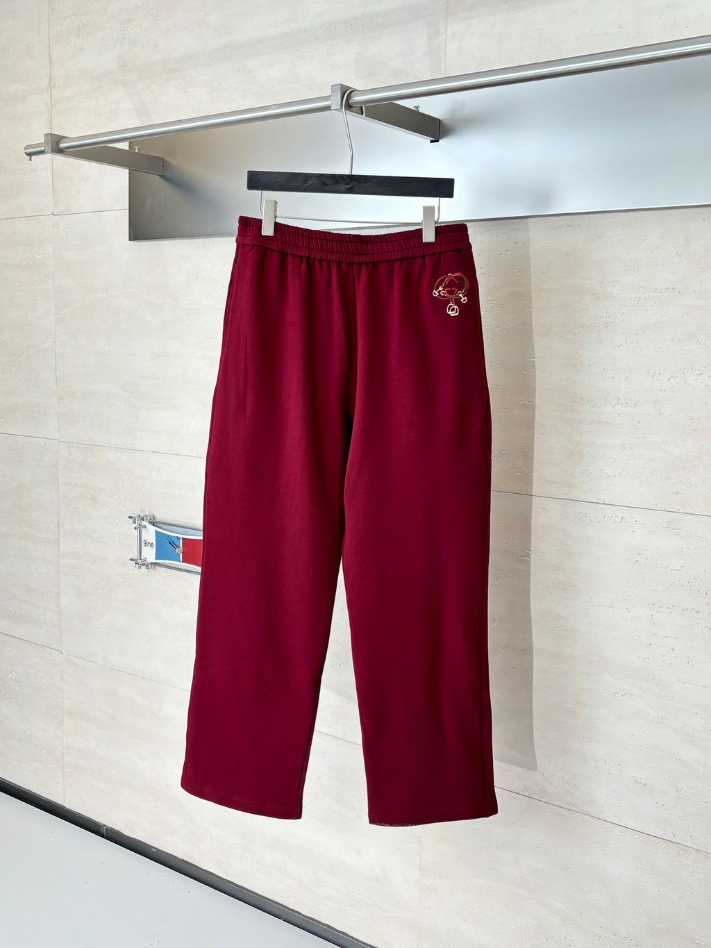 Burgundy pants with elastic waistband and small side logo detail