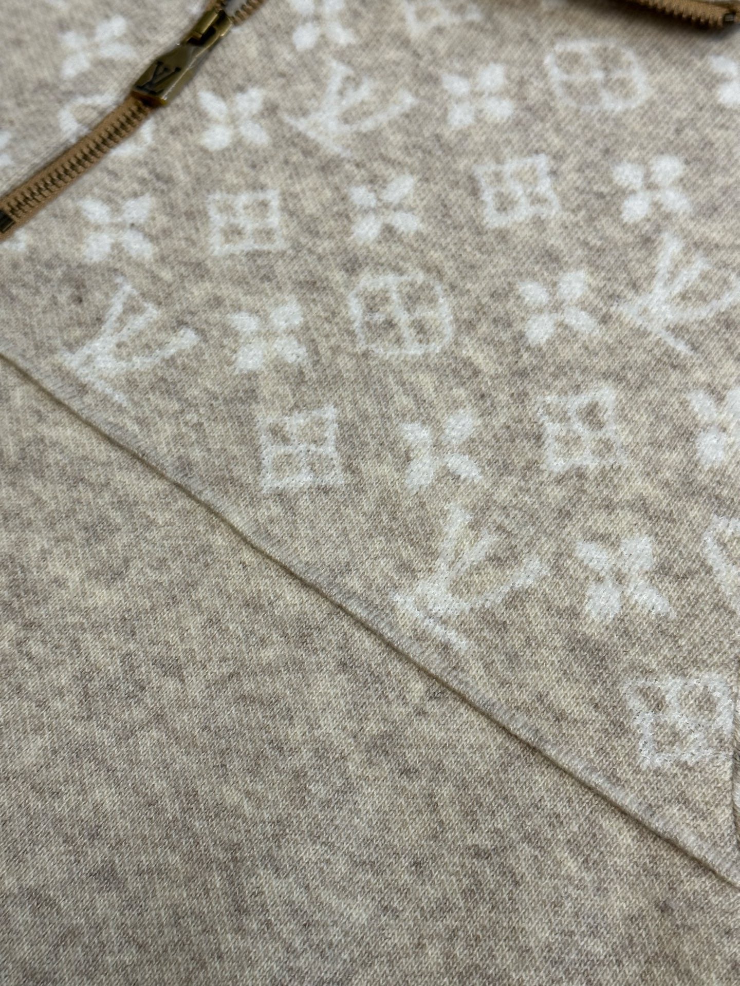 Louis Vuitton monogram pattern knit fabric on long-sleeve sweater