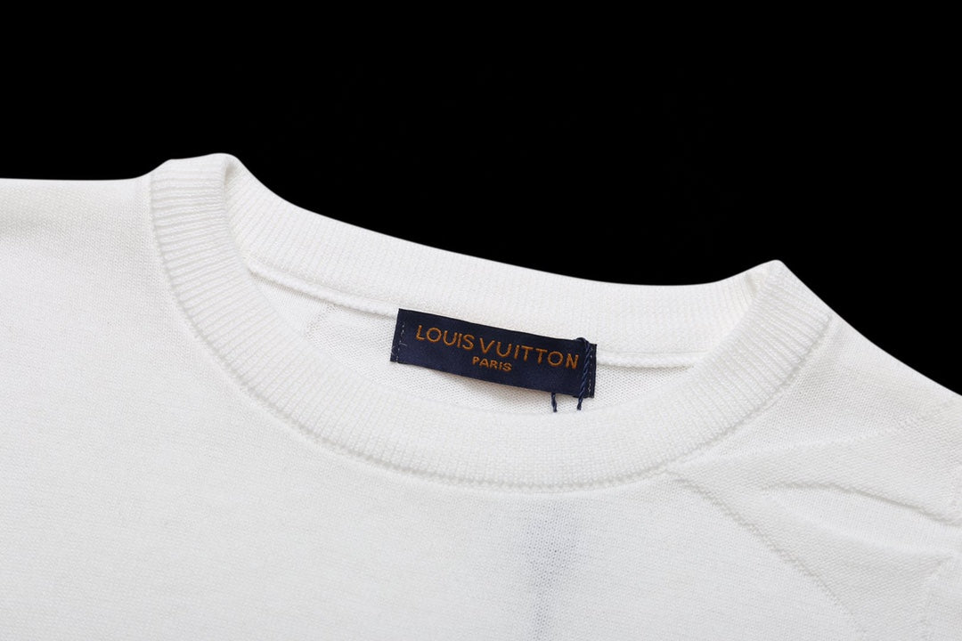 White Louis Vuitton crew-neck T-shirt collar with neck label