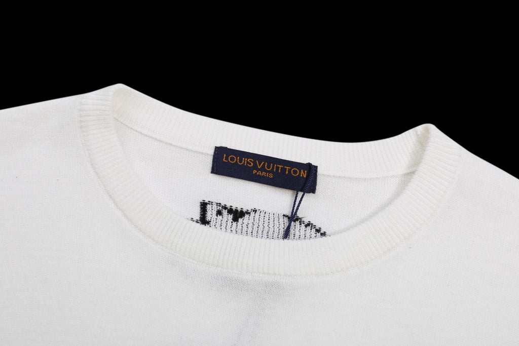 White crewneck T-shirt collar with Louis Vuitton brand label
