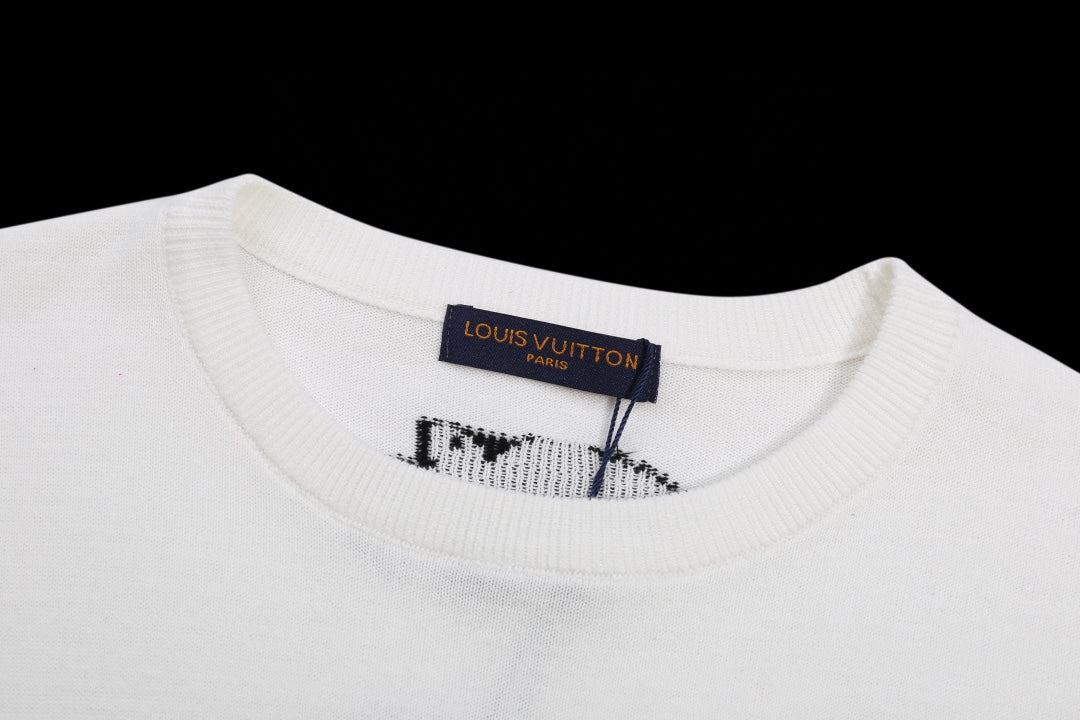 White crewneck T-shirt collar with Louis Vuitton brand label