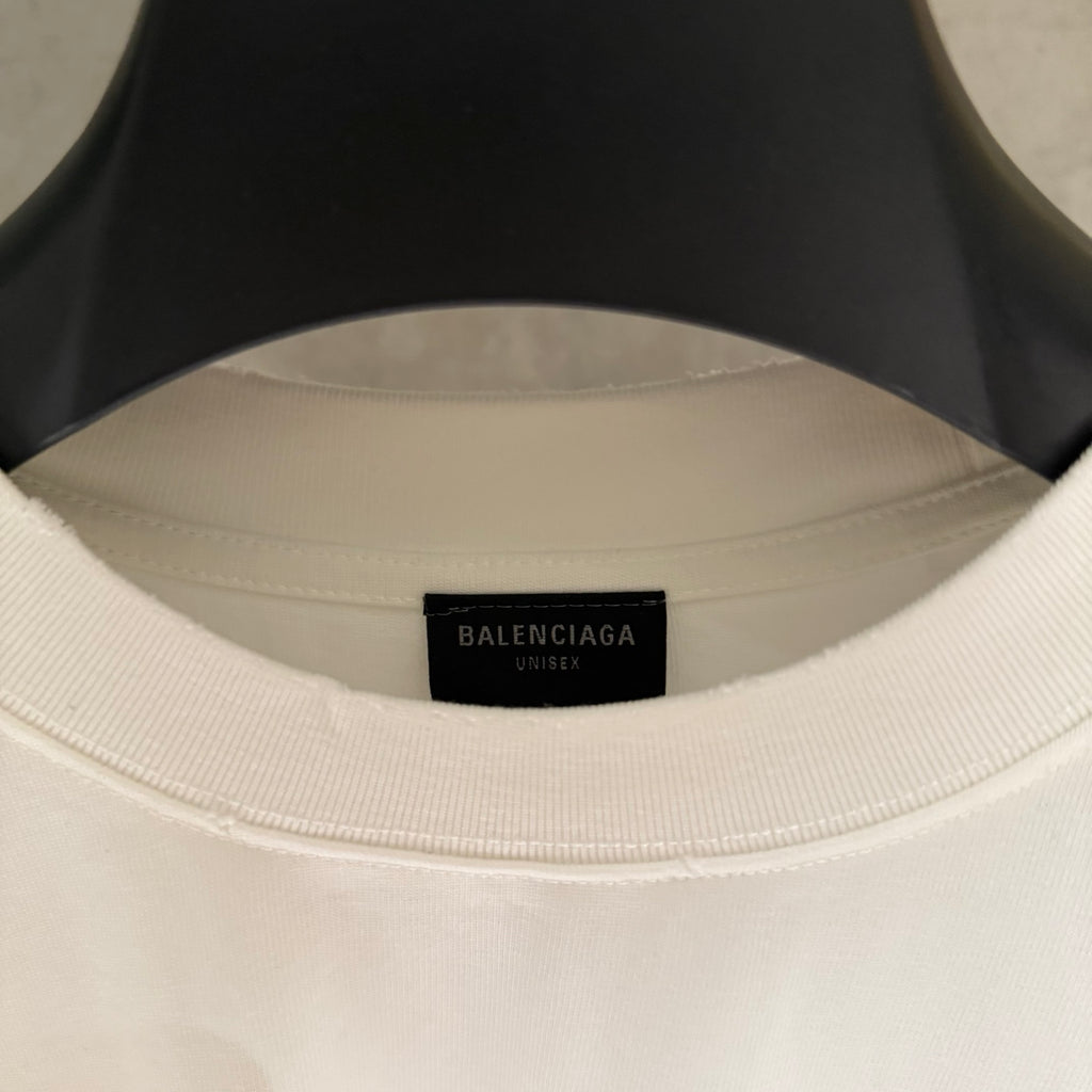 Balenciaga short-sleeve T-shirt neckline, white ribbed collar and tag