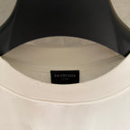 Balenciaga short-sleeve T-shirt neckline, white ribbed collar and tag