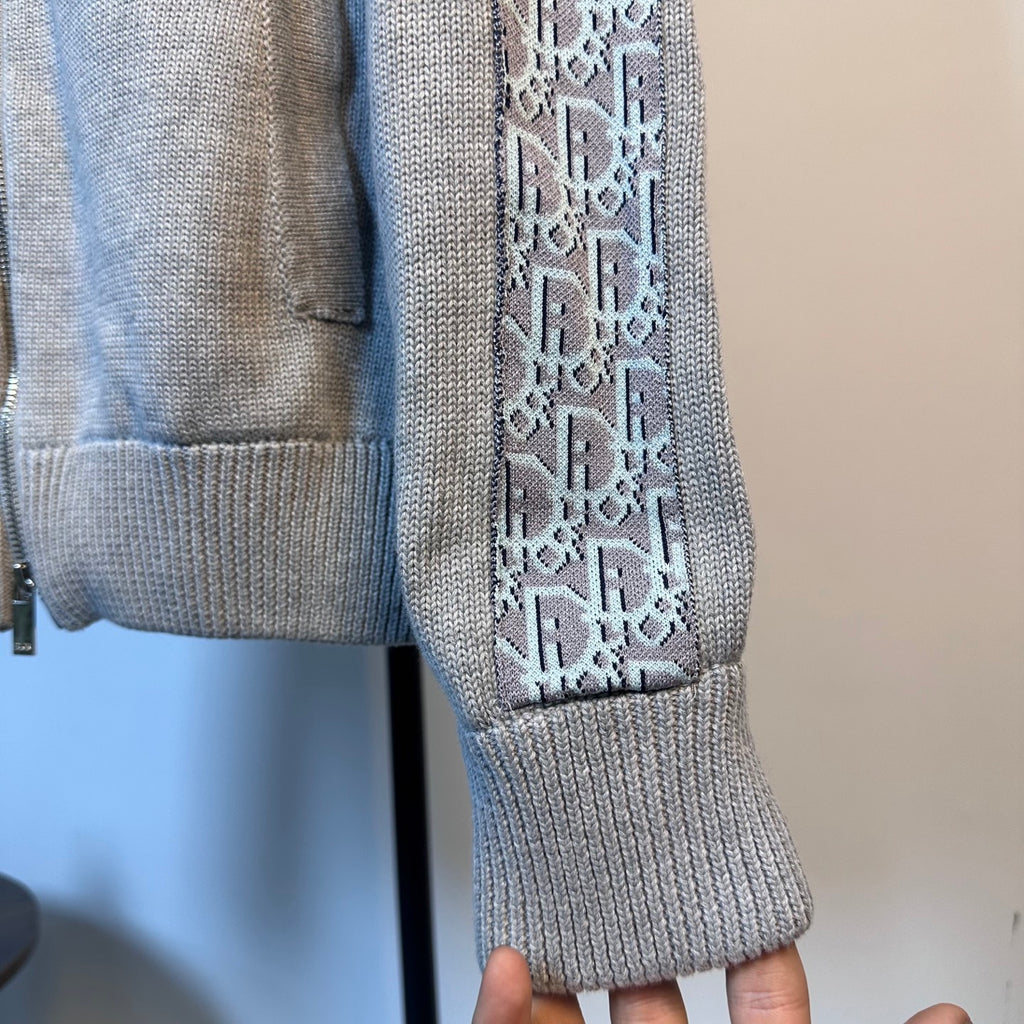 Light blue knit sweater cuff with ribbed sleeve end and patterned side panel trim