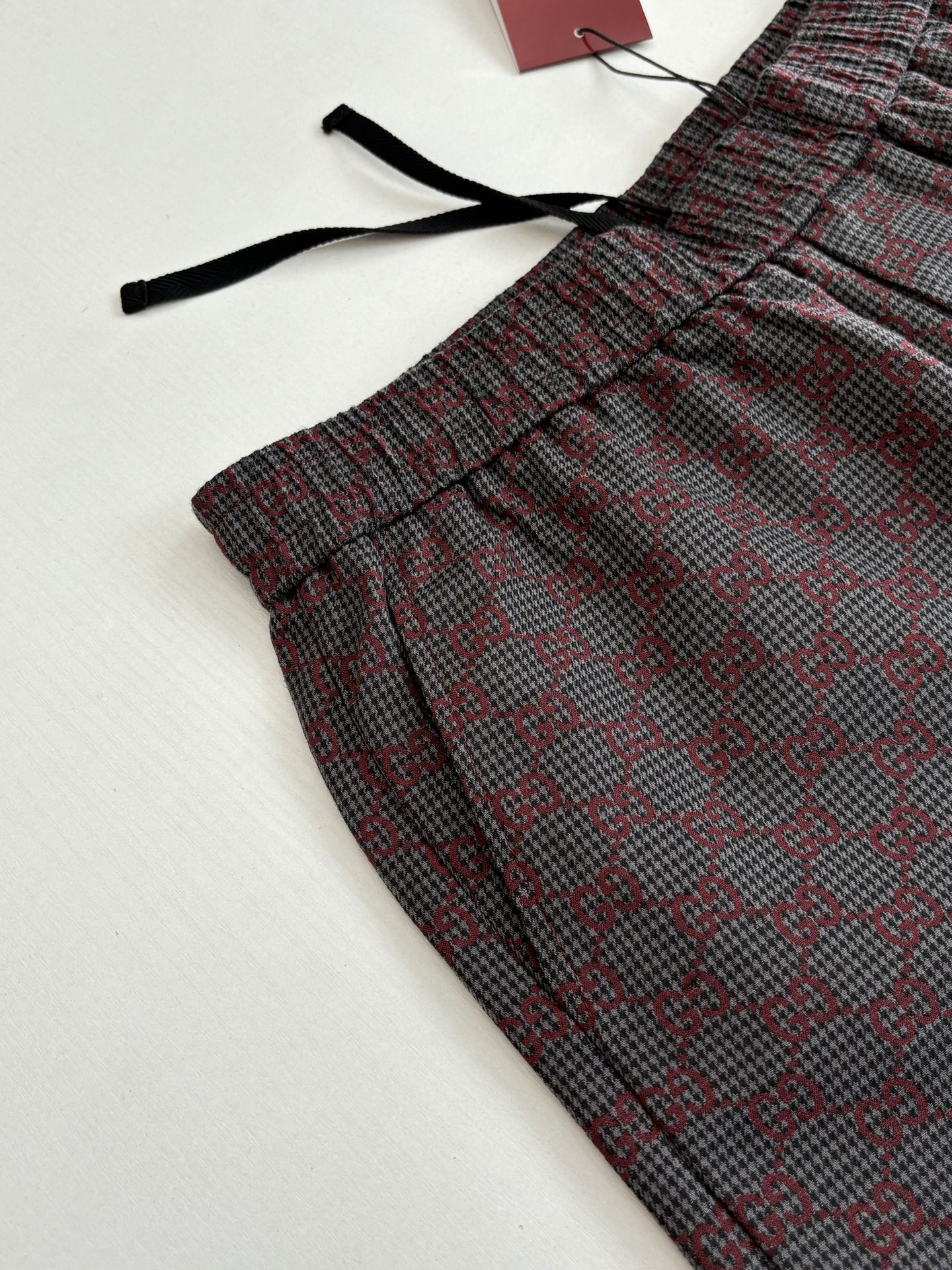 Gucci patterned pants, elastic hem and gathered cuff detail, folded