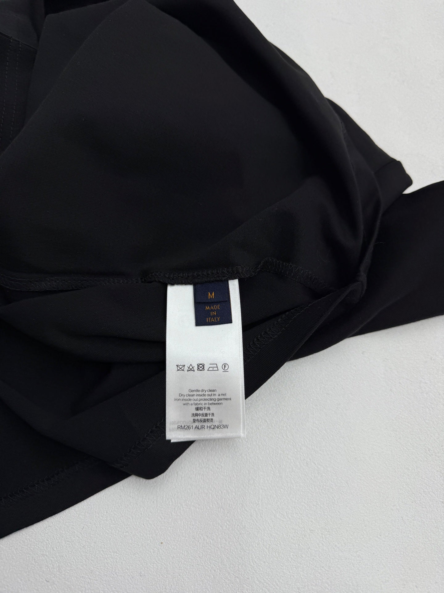 Louis Vuitton black short-sleeve T-shirt with woven neck label inside collar
