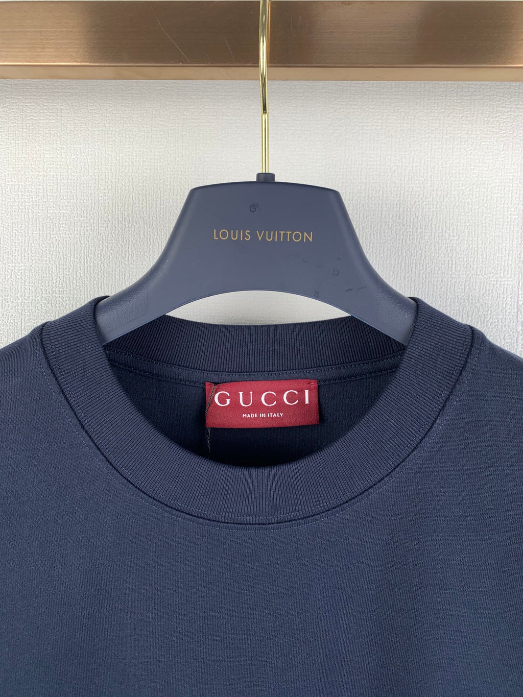 Navy crew-neck T-shirt with Gucci logo label at the collar