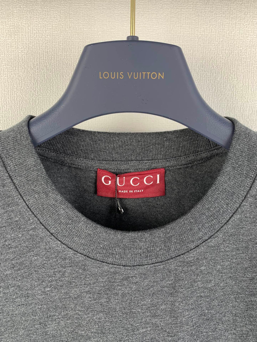 Heather gray Gucci crewneck T-shirt, red GUCCI neck label detail