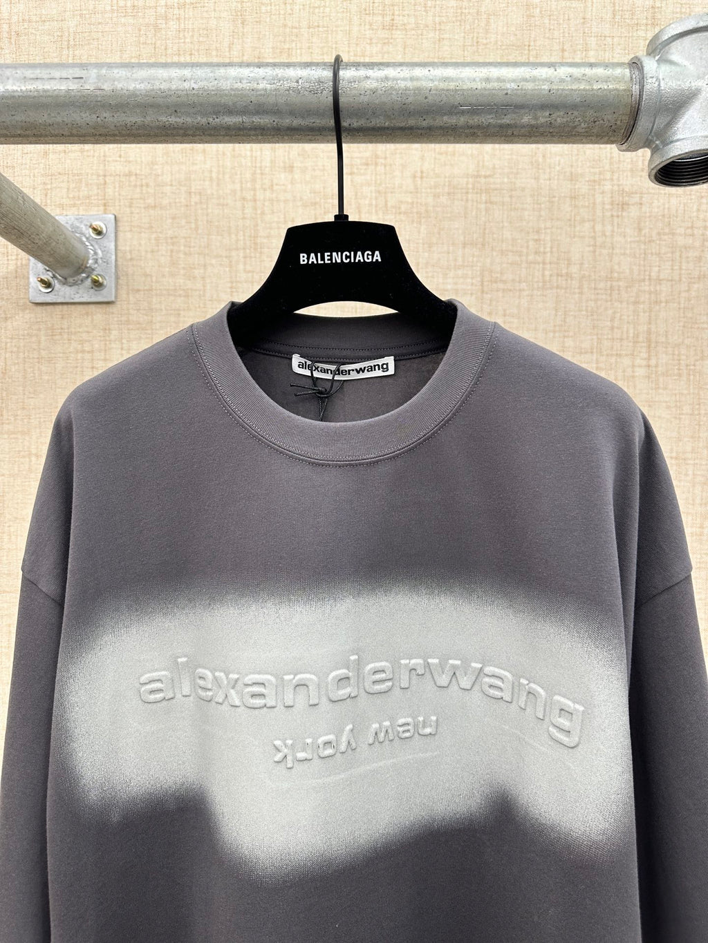 Short-sleeve T-shirt in dark gray with front chest logo text detail