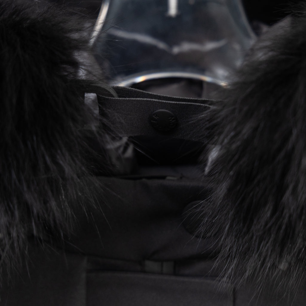 Moncler parka interior with buttoned faux-fur collar