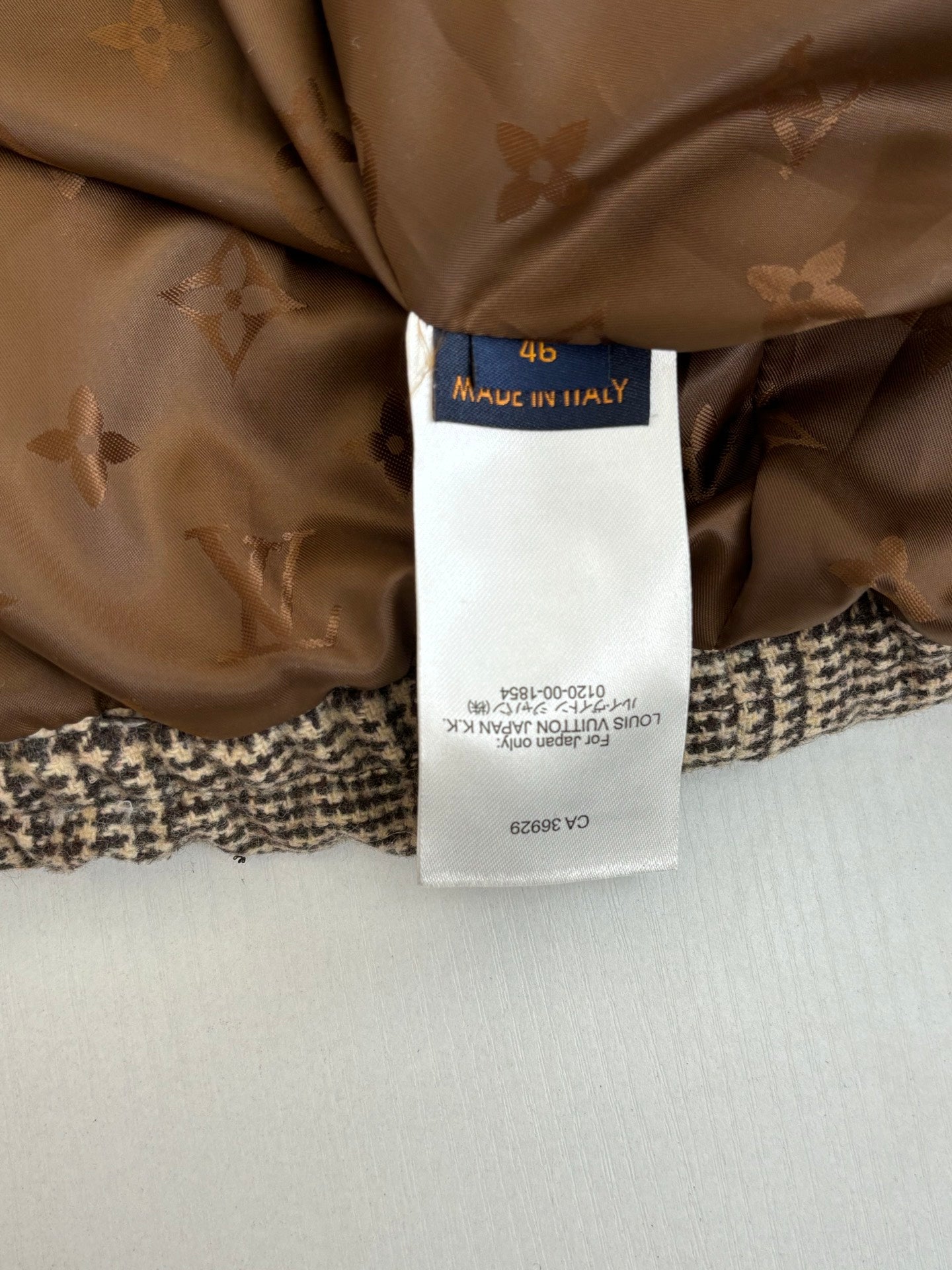 Long Louis Vuitton garment with brown monogram fabric and interior neck tag