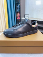 Leather low-top sneaker in dark blue with lace-up front and padded collar