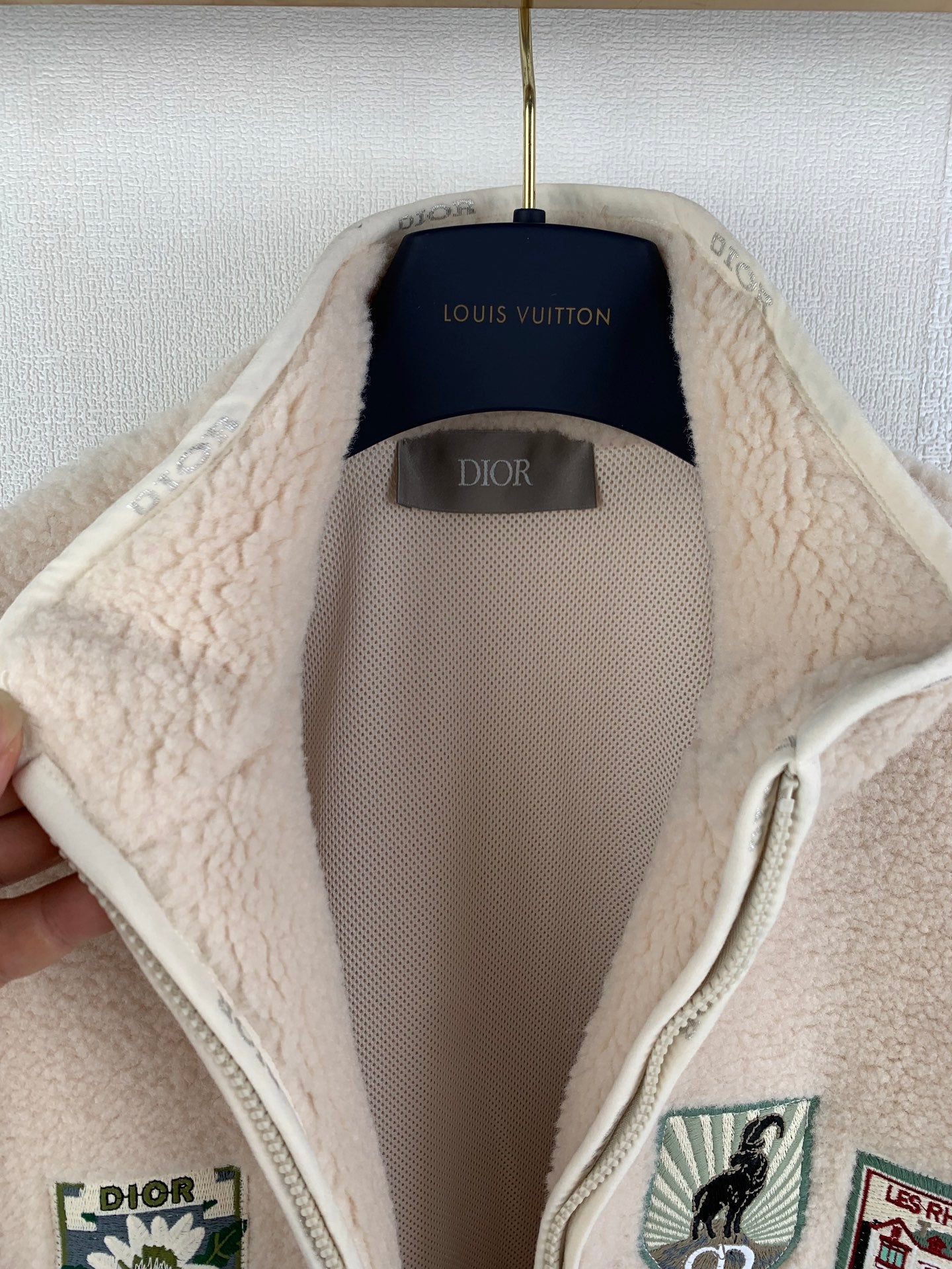 Cream sherpa jacket collar and upper front with inner lining and patch details