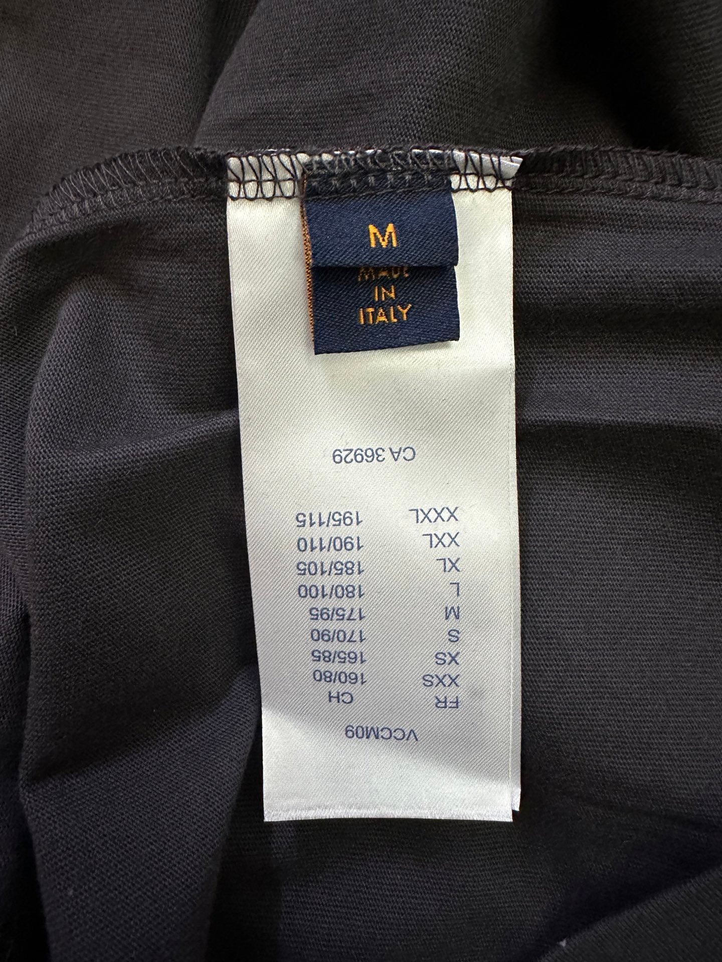 Inside size label on black T-shirt: size info, Italy, and style numbers