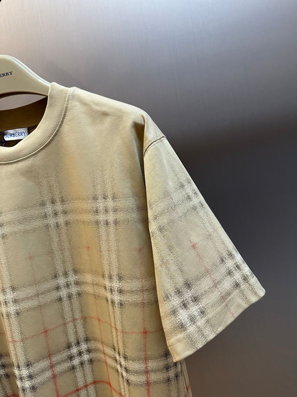 Beige short-sleeve shirt sleeve with check plaid panel at hem