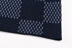 Check-pattern short-sleeve T-shirt hem corner with smooth finished edge