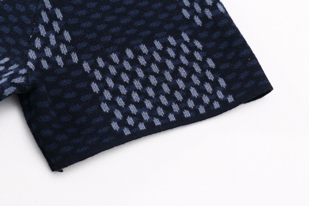 Check-pattern short-sleeve T-shirt sleeve and side hem edge