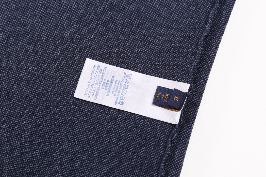 T-shirt side view with internal label and small fabric tag