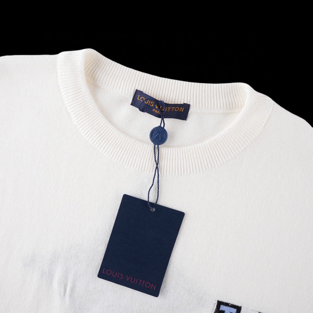 White Louis Vuitton T-shirt neckline with hang tag and ribbed collar